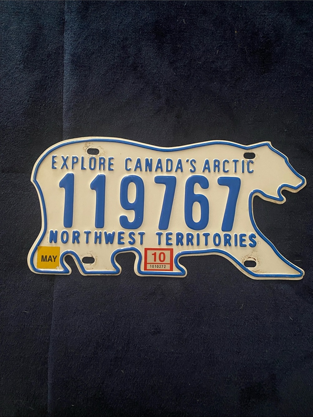 AUTHENTIC VINTAGE 1983 NORTHWEST TERRITORIES CANADA BEAR LICENSE PLATE [RE930]